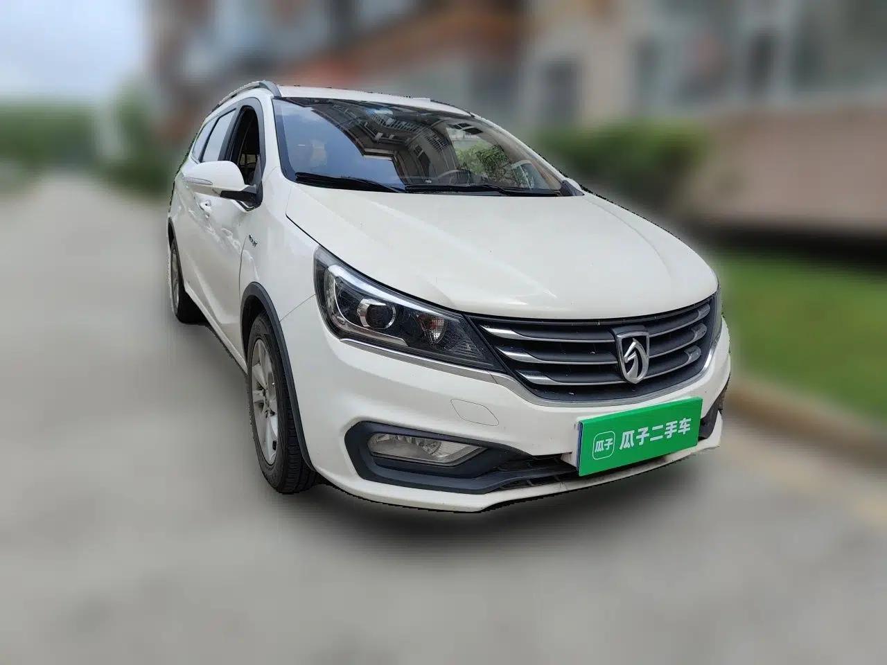 Baojun 310W 2017 1.5L Manual Luxury Edition China V — миниатюра 3