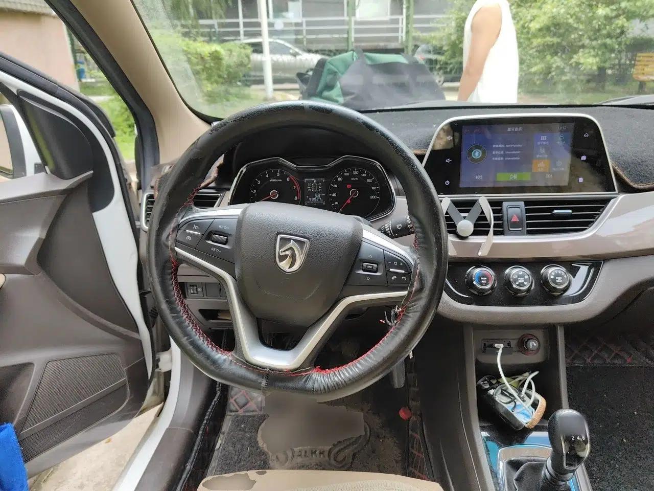 Baojun 310W 2017 1.5L Manual Luxury Edition China V — миниатюра 10