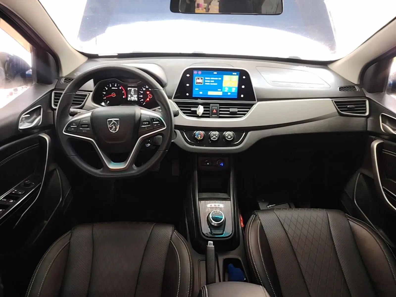 Baojun 310W 2018 1.5L Automatic Fashion Edition China VI — миниатюра 19