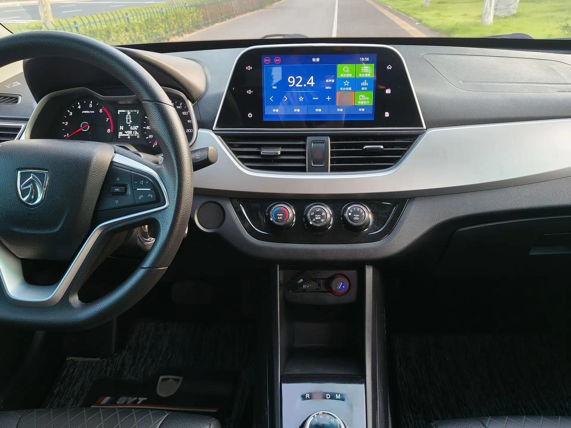 Baojun 310W 2018 1.5L Automatic Fashion Edition China VI — миниатюра 23