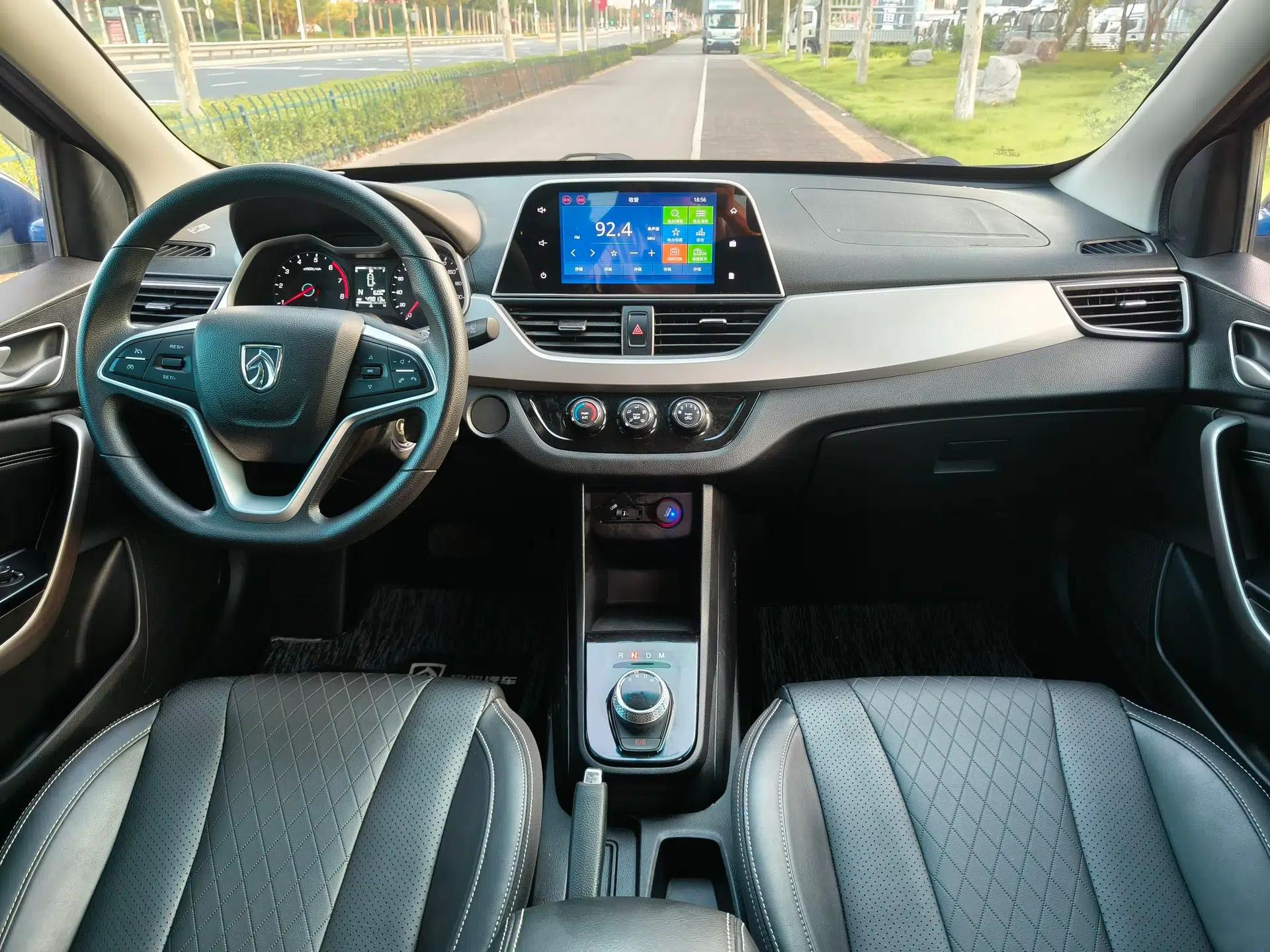 Baojun 310W 2018 1.5L Automatic Fashion Edition China VI — миниатюра 38