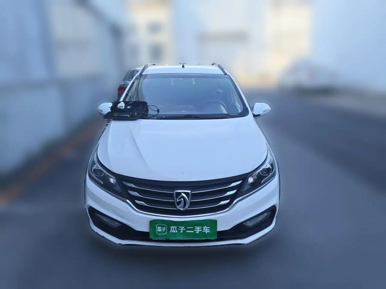 Baojun 310W 2017 1.5L Manual Fashion Edition China VI — миниатюра 2