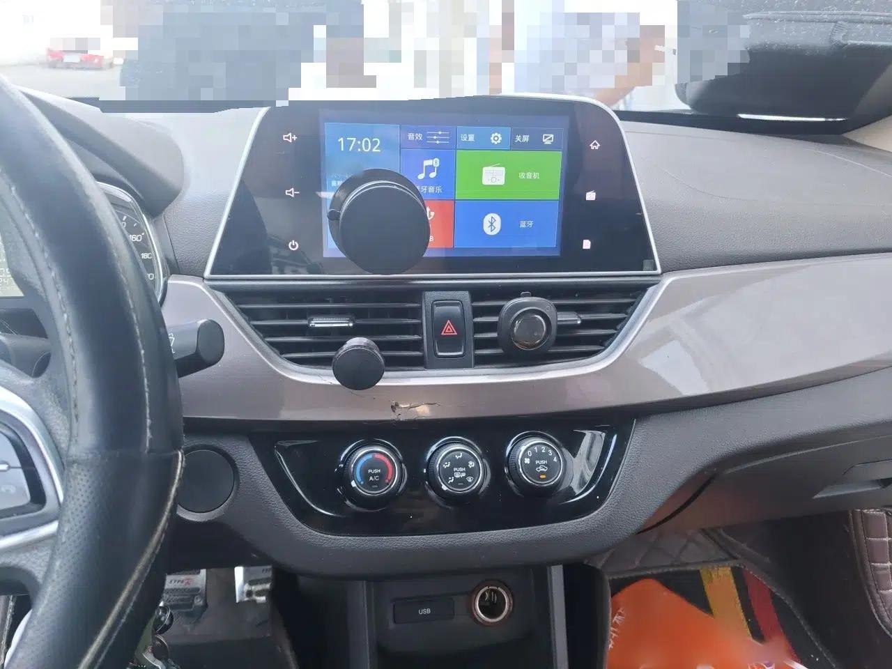 Baojun 310W 2017 1.5L Manual Fashion Edition China VI — миниатюра 12