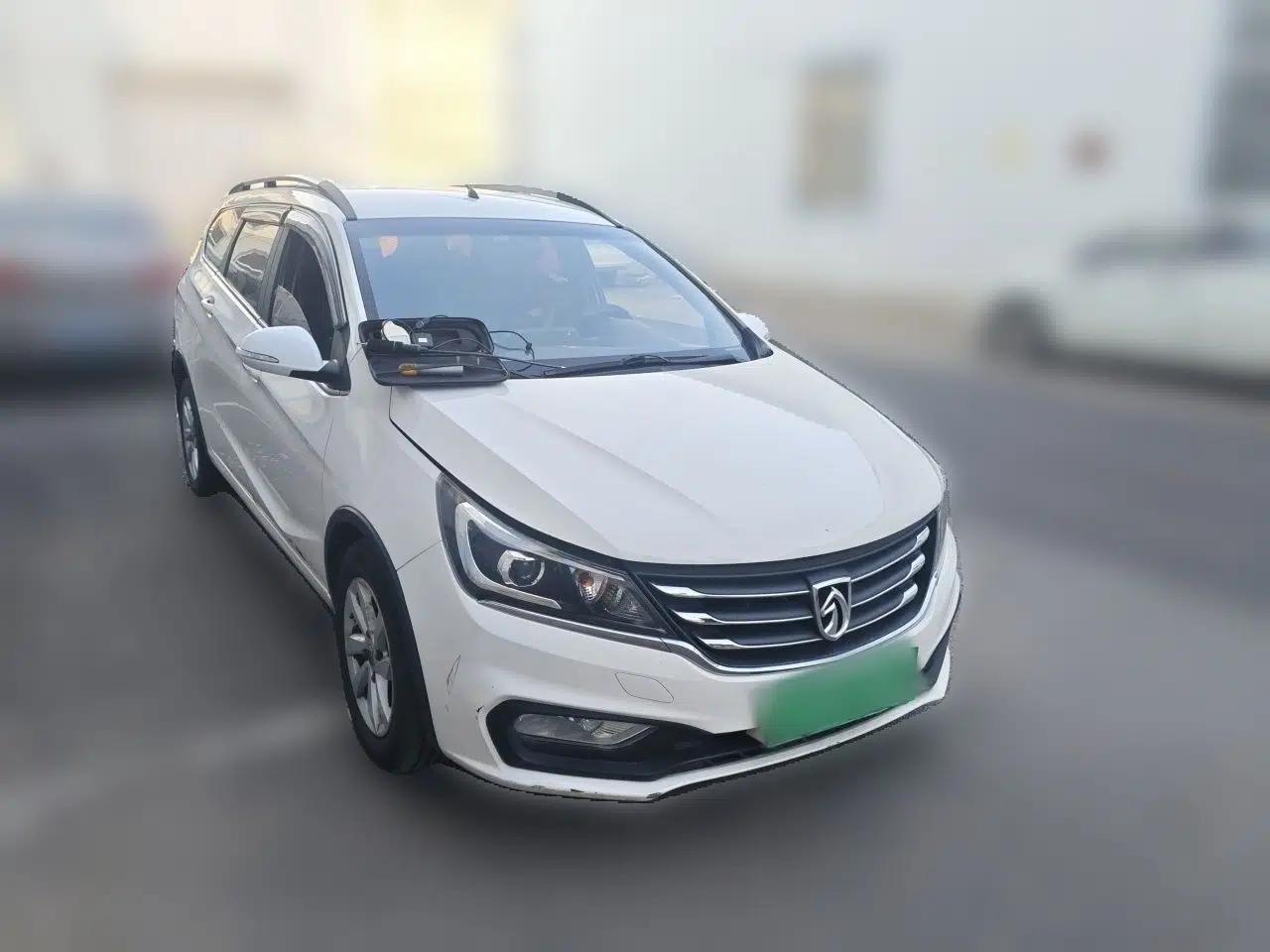 Baojun 310W 2017 1.5L Manual Fashion Edition China VI — миниатюра 3
