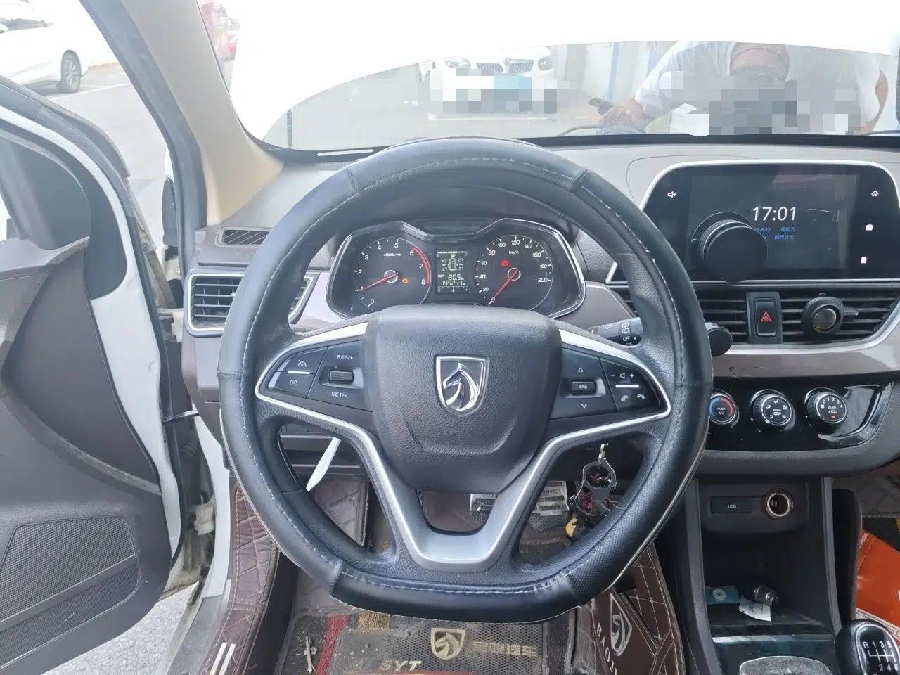 Baojun 310W 2017 1.5L Manual Fashion Edition China VI — миниатюра 9