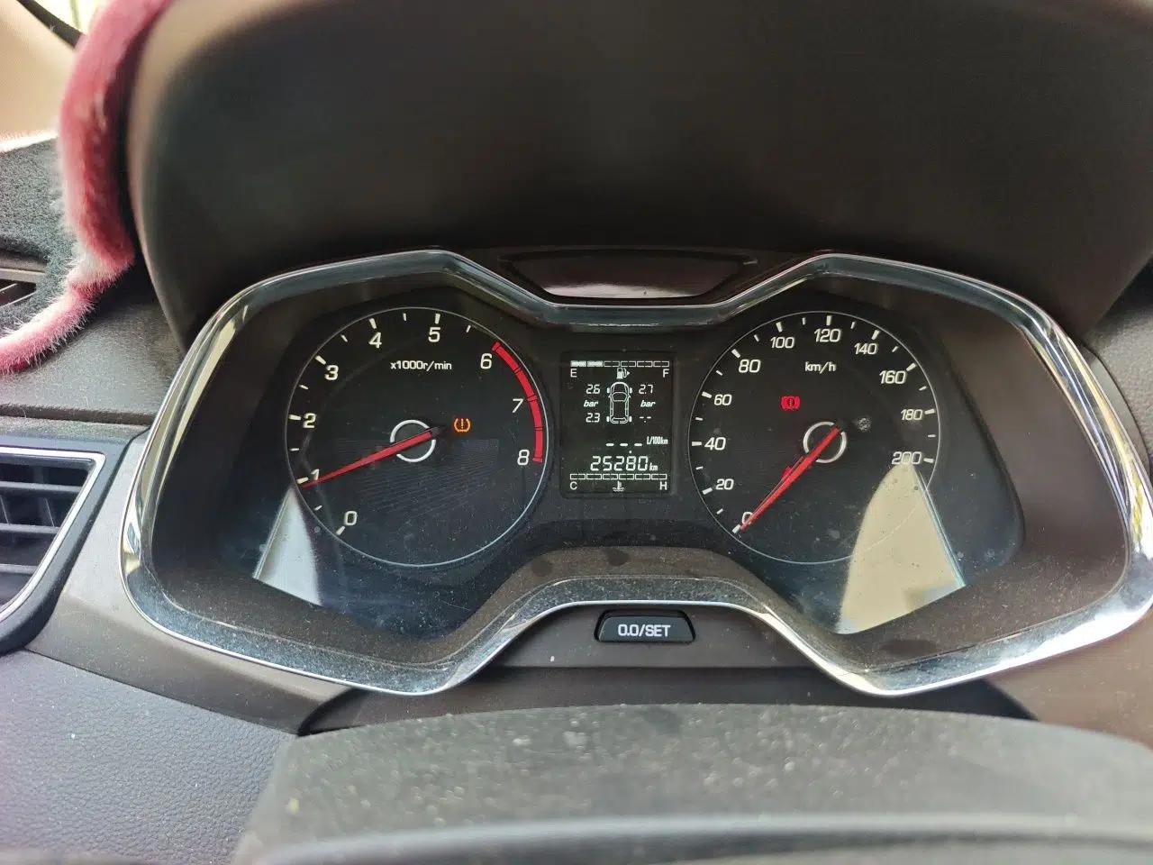 Baojun 310W 2017 1.5L Manual Fashion Model China V — миниатюра 11