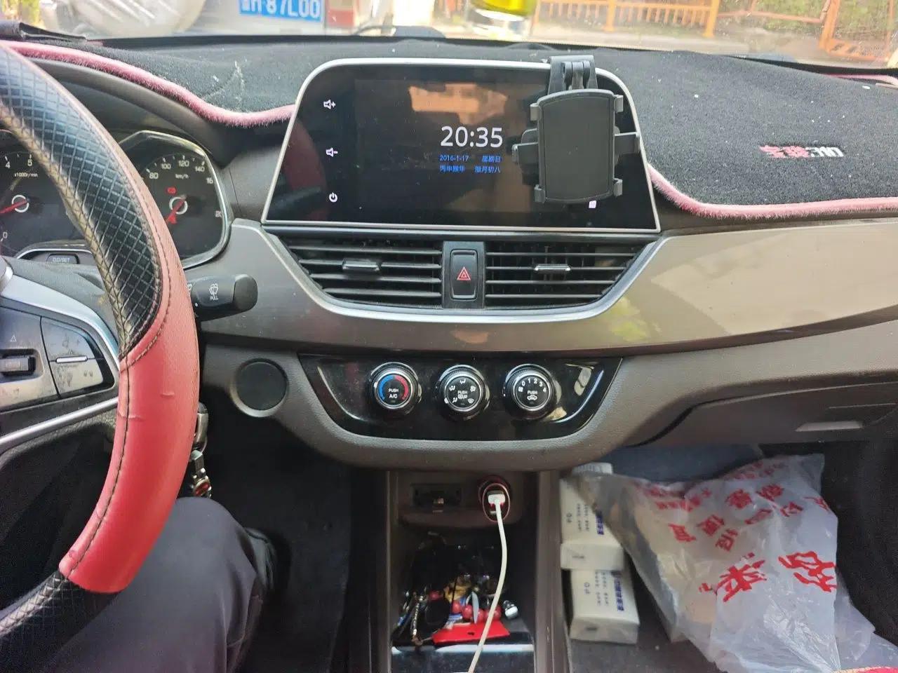 Baojun 310W 2017 1.5L Manual Fashion Model China V — миниатюра 13