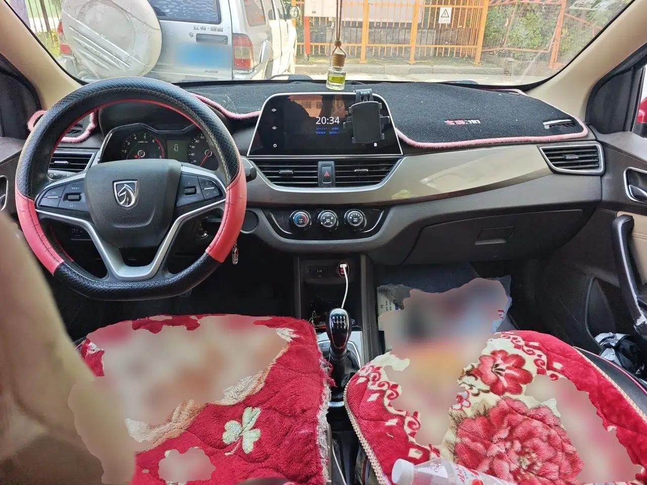 Baojun 310W 2017 1.5L Manual Fashion Model China V — миниатюра 9