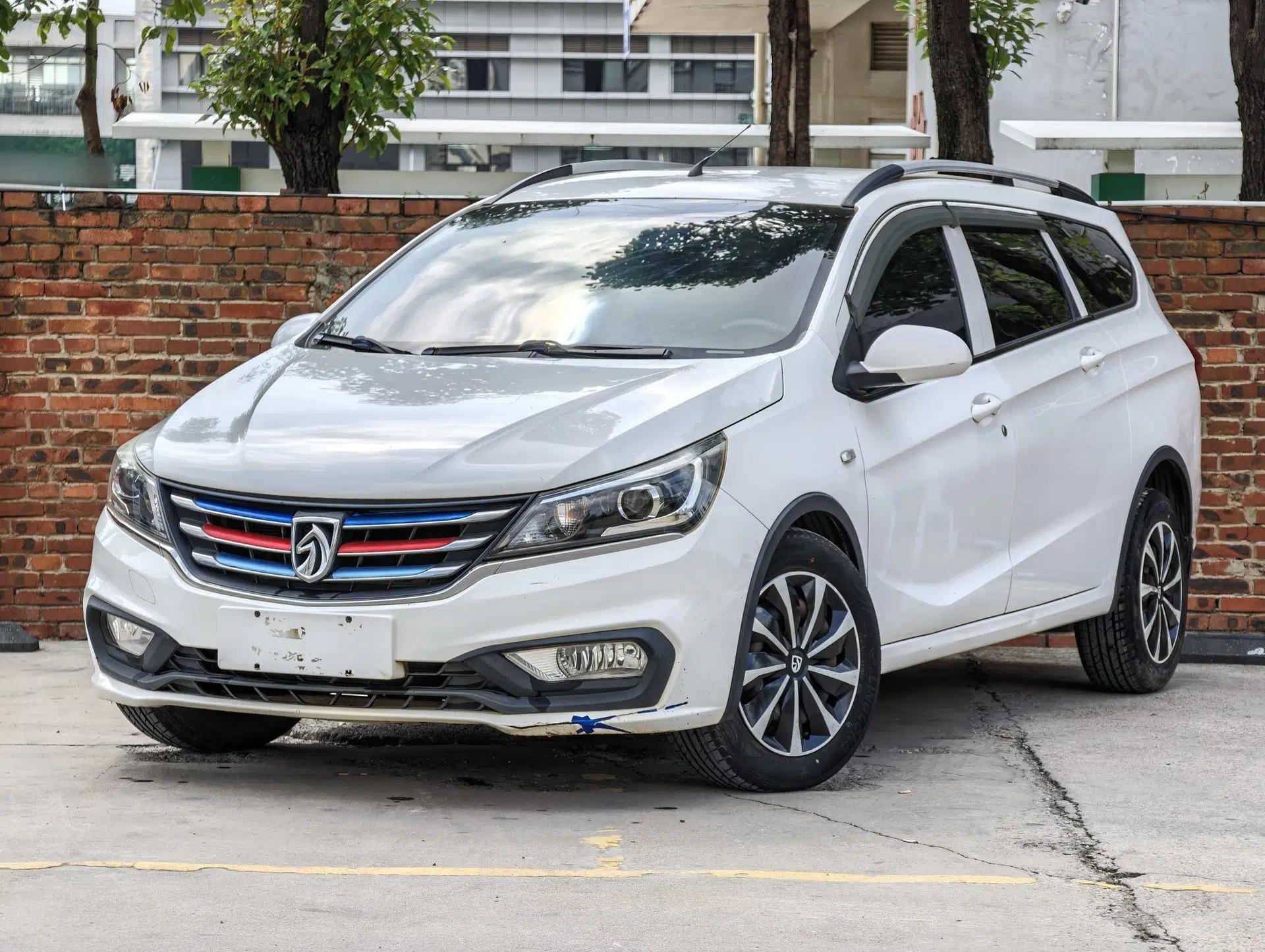 Baojun 310W 2017 1.5L Manual Comfort Version China V — миниатюра 1