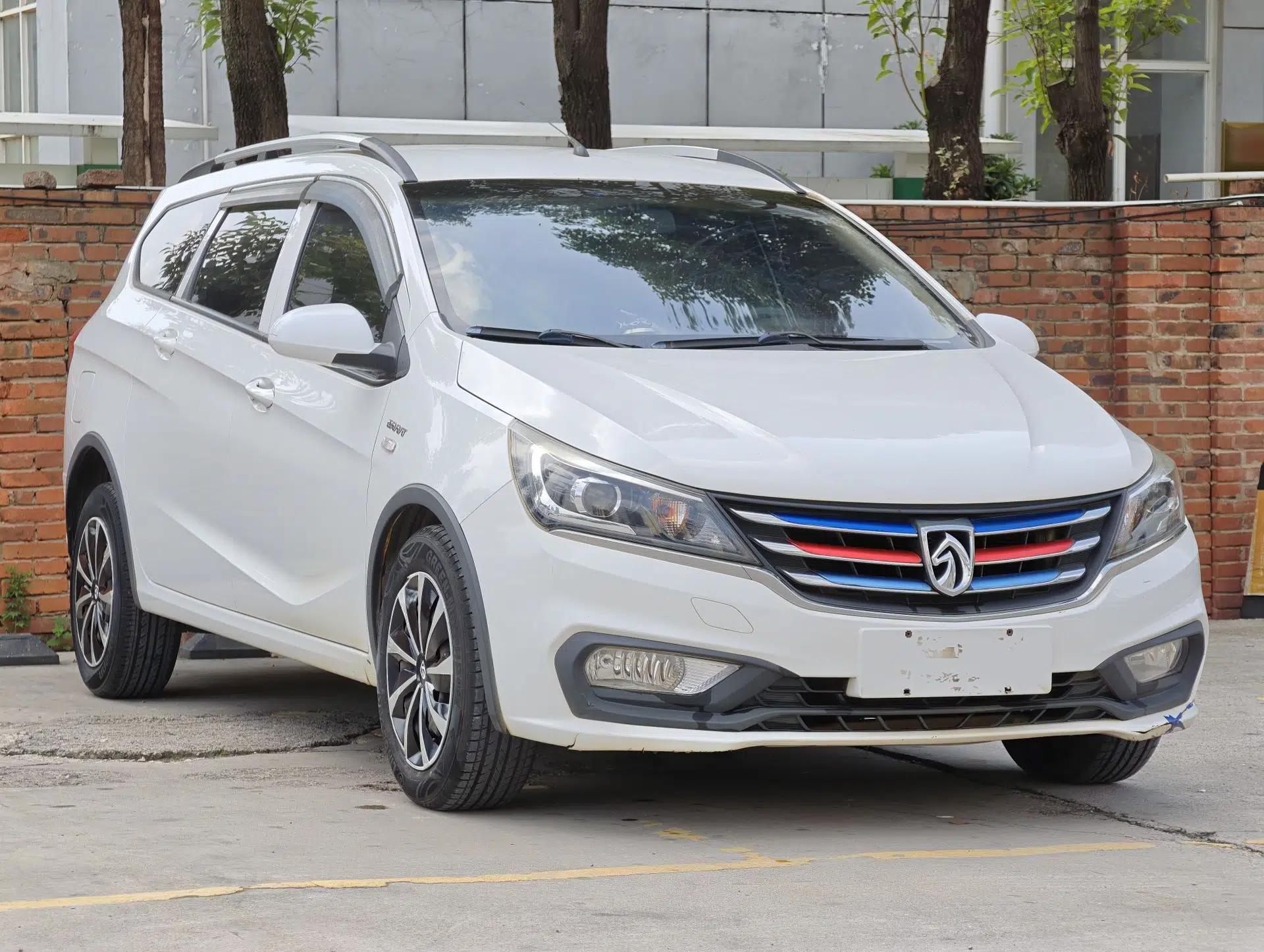 Baojun 310W 2017 1.5L Manual Comfort Version China V — миниатюра 13
