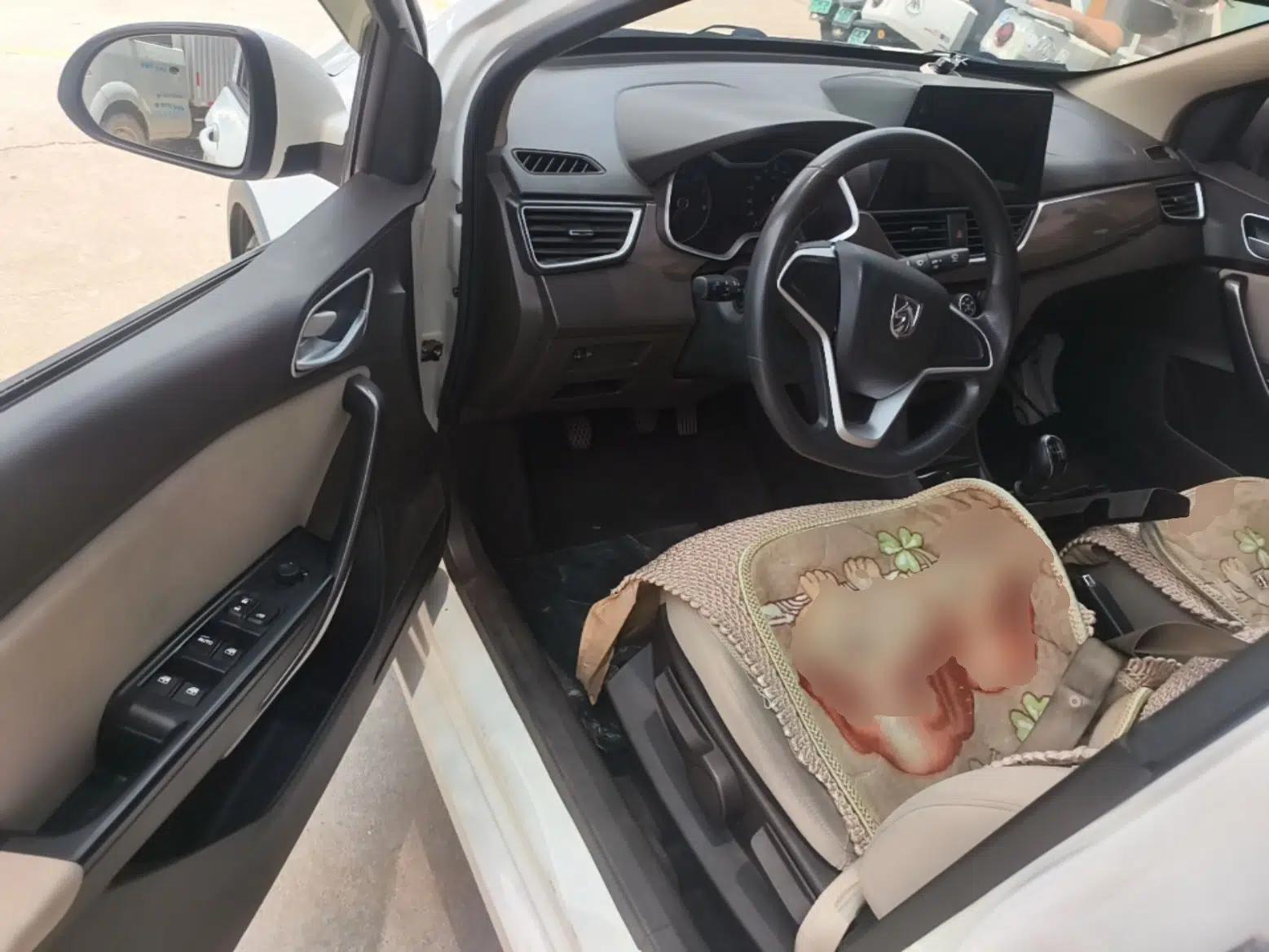 Baojun 310W 2017 1.5L Manual Comfort Version China V — миниатюра 24