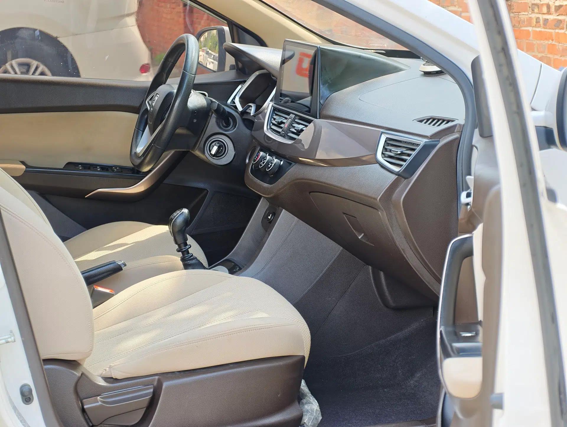 Baojun 310W 2017 1.5L Manual Comfort Version China V — миниатюра 25