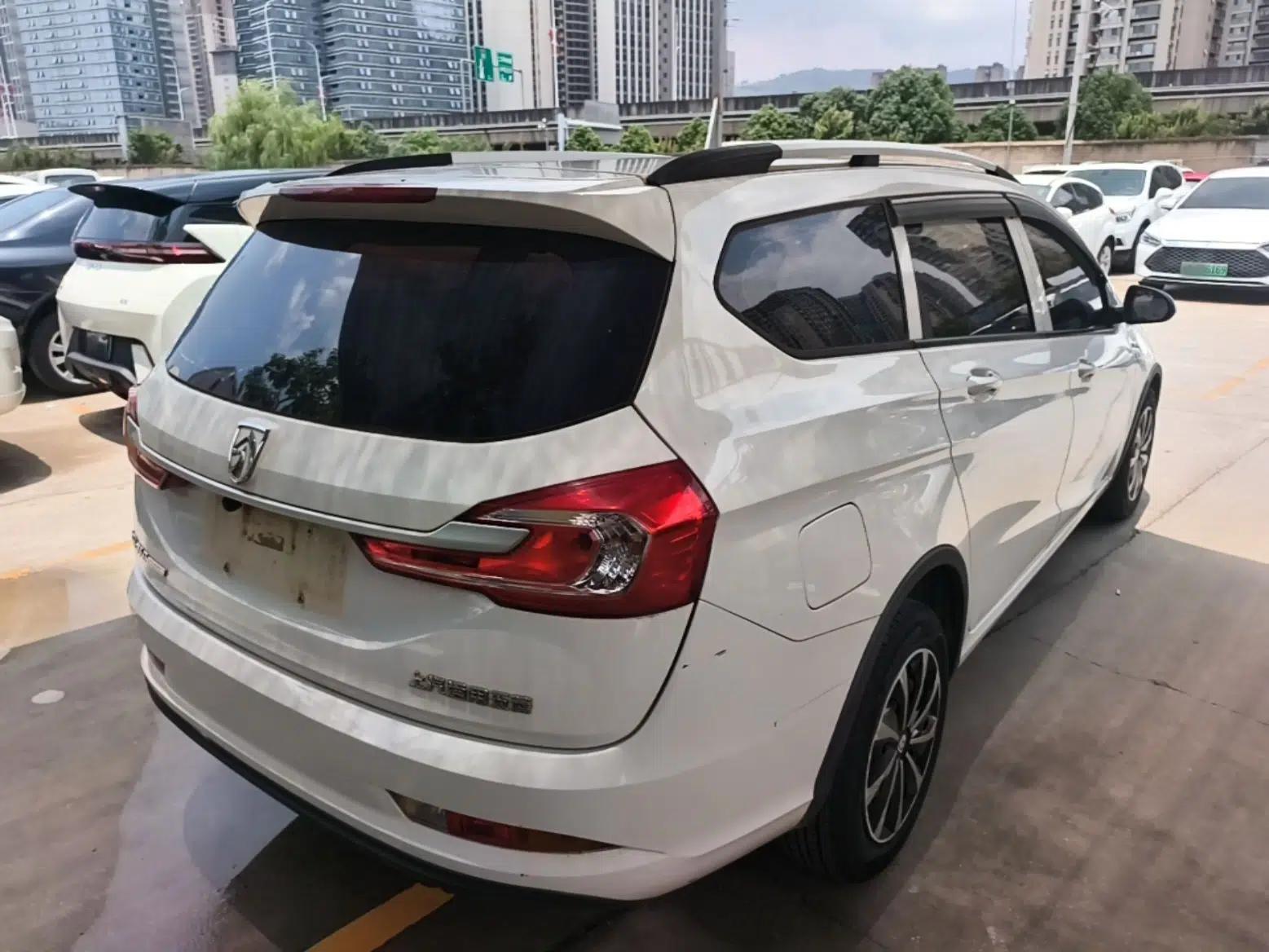 Baojun 310W 2017 1.5L Manual Comfort Version China V — миниатюра 6
