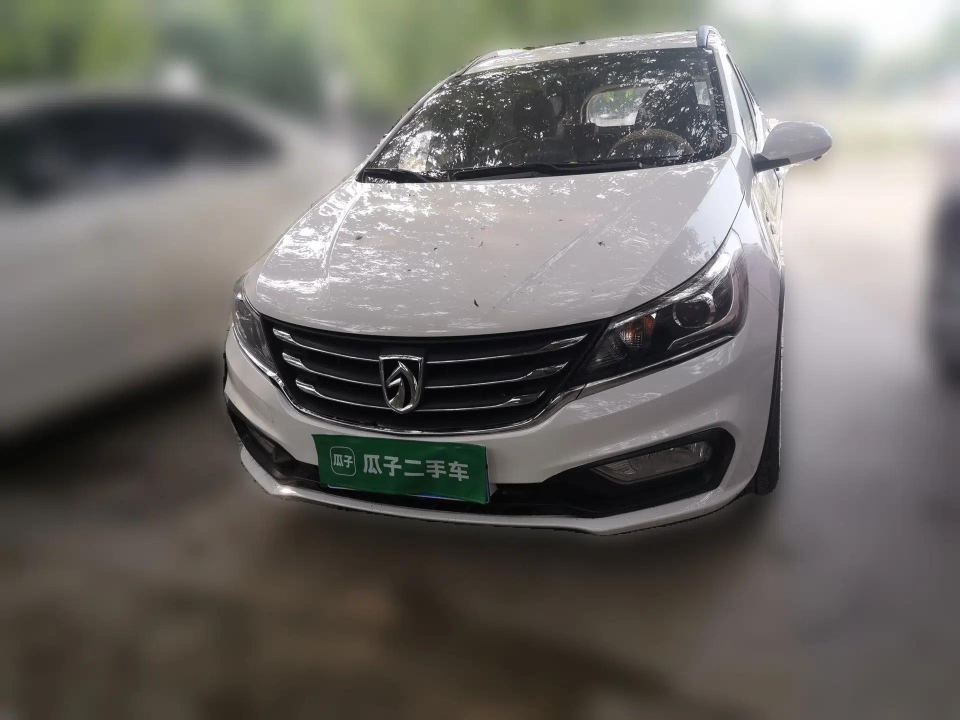 Baojun 310W 2017 1.5L Manual Comfort Version China VI Emission Standard — миниатюра 2