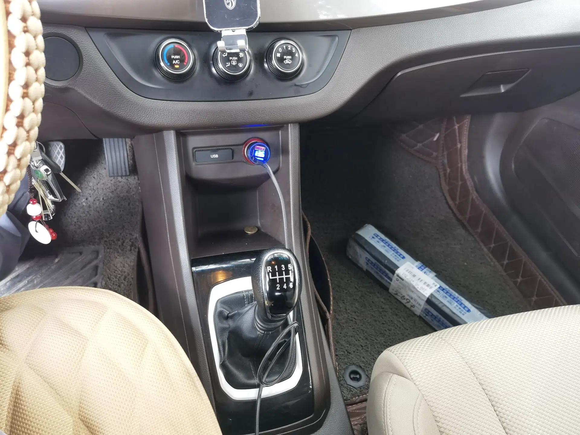Baojun 310W 2017 1.5L Manual Comfort Version China VI Emission Standard — миниатюра 14