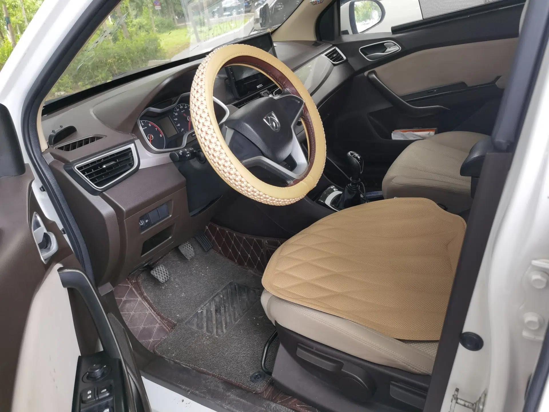 Baojun 310W 2017 1.5L Manual Comfort Version China VI Emission Standard — миниатюра 16