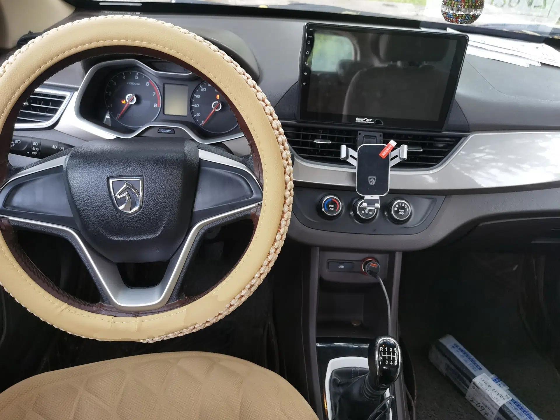 Baojun 310W 2017 1.5L Manual Comfort Version China VI Emission Standard — миниатюра 9