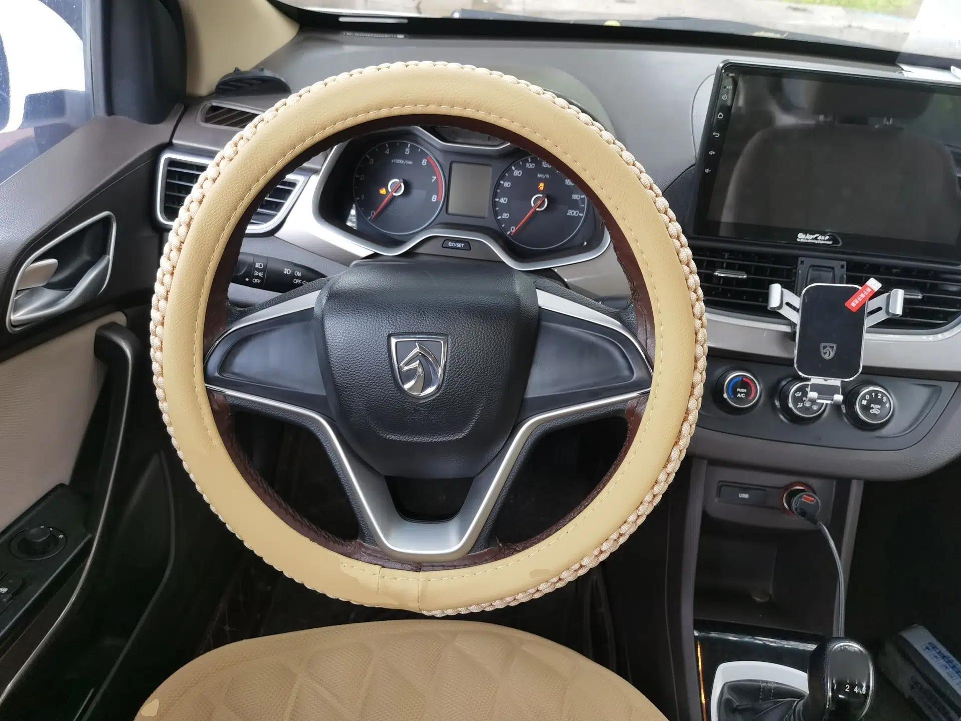 Baojun 310W 2017 1.5L Manual Comfort Version China VI Emission Standard — миниатюра 10