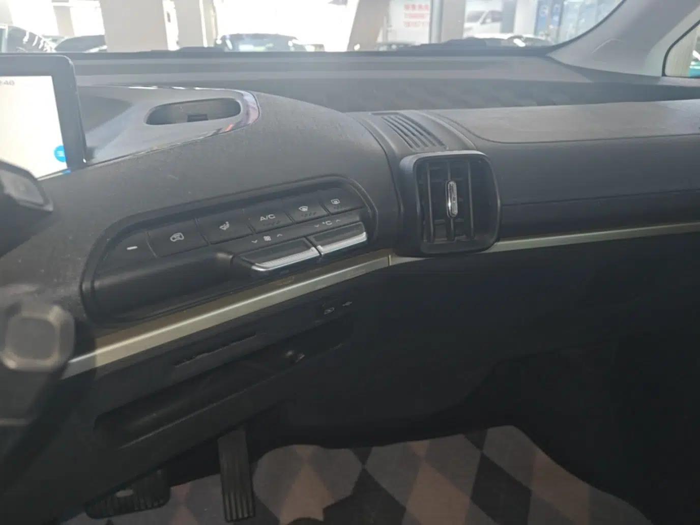 Baojun KiWi EV 2022 Artist Lite Edition Ternary Lithium — миниатюра 15