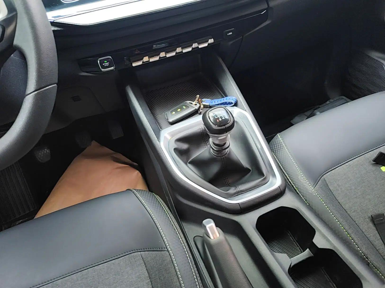 Baojun RM-5 2019 1.5T Manual Elite Version with 24-Hour Online Service 7 Seats — миниатюра 16
