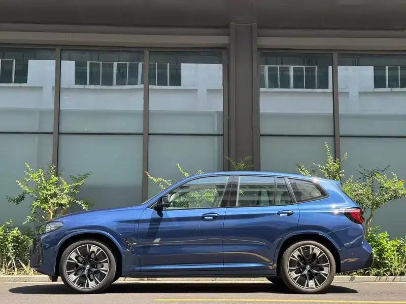 BMW iX3 2022 Leading Edition — миниатюра 3