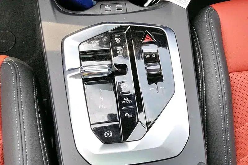 2025 BMW 2 Series 225L M Sport Shadow Edition — миниатюра 11