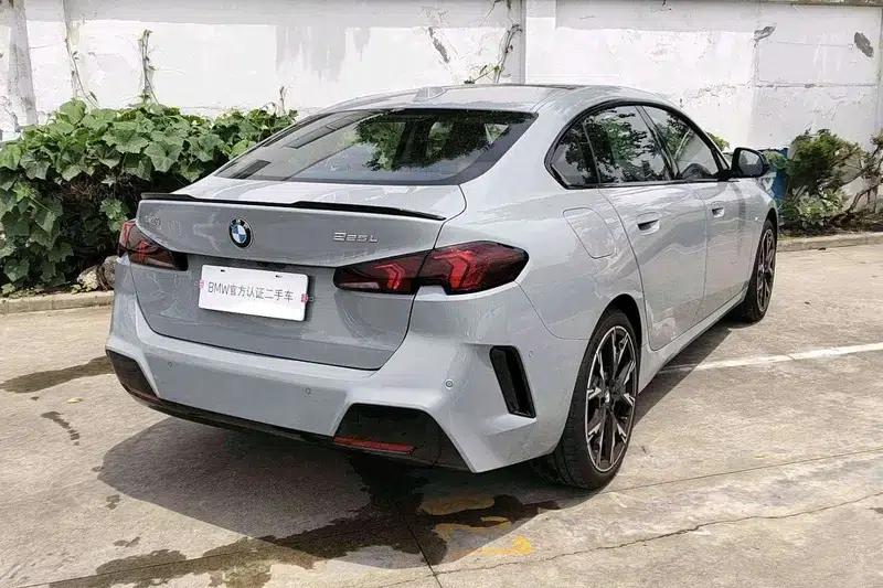 2025 BMW 2 Series 225L M Sport Shadow Edition — миниатюра 5