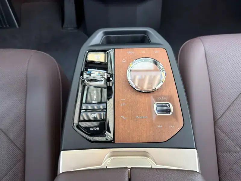 BMW iX 2023 xDrive40 — миниатюра 14
