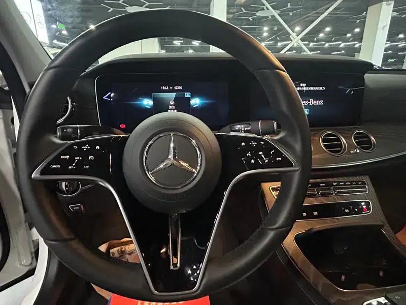 2023 Mercedes-Benz E-Class E 260 L Sedan — миниатюра 11