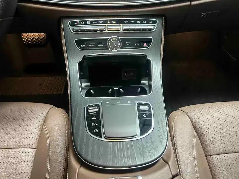Mercedes-Benz E-Class 2020 E 300 L Fashion Edition — миниатюра 17