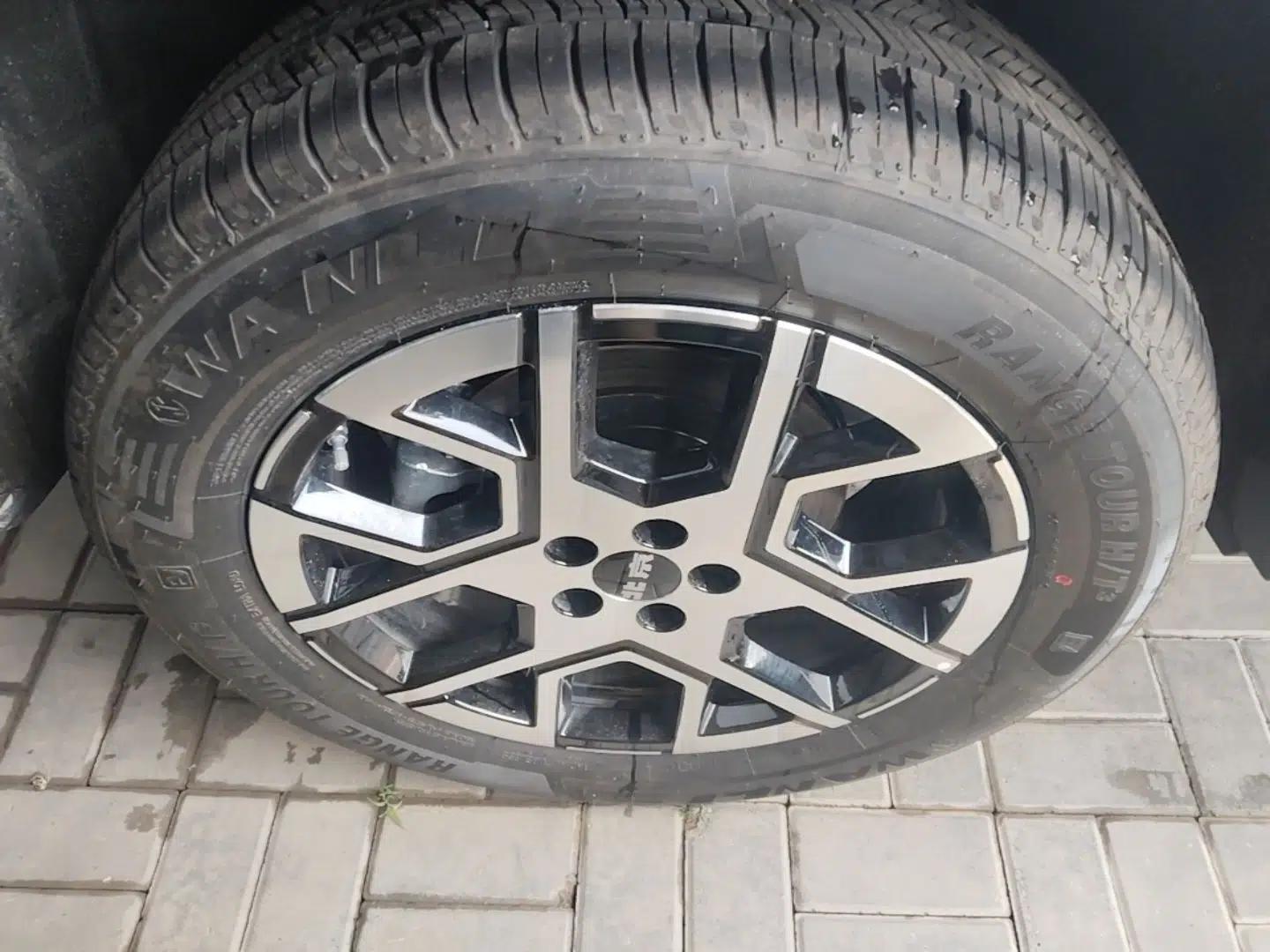 BAIC Off-Road BJ30 2026 Model Traveler 1.5T DCT Two-Wheel Drive Advanced Version — миниатюра 11