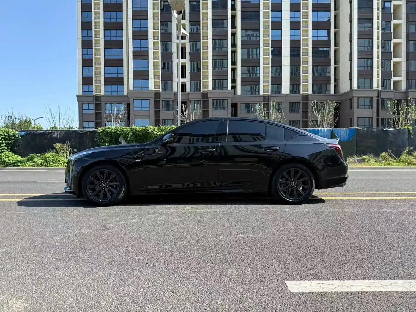2025 Cadillac CT5 28T Track Performance Edition — миниатюра 4