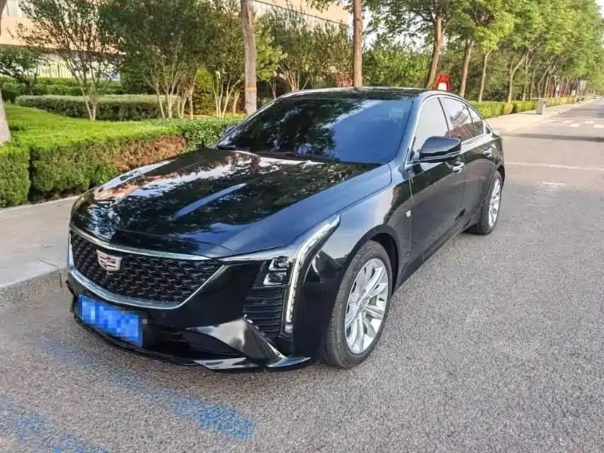 2024 Cadillac CT5 28T Luxury Pro — миниатюра 3