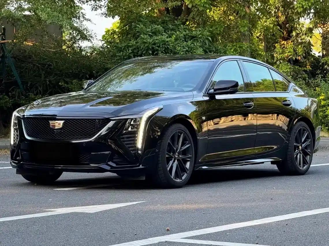 2024 Cadillac CT5 28T Luxury Pro — миниатюра 1