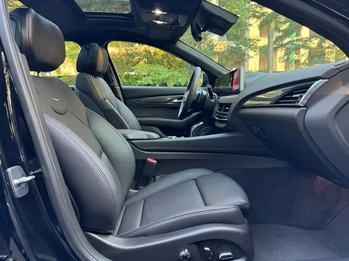 2024 Cadillac CT5 28T Luxury Pro — миниатюра 11
