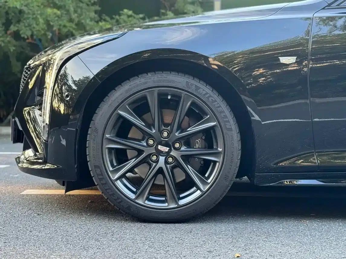 2024 Cadillac CT5 28T Luxury Pro — миниатюра 4