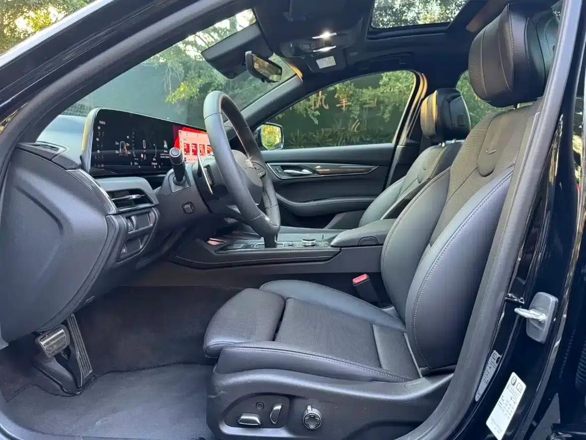 2024 Cadillac CT5 28T Luxury Pro — миниатюра 6
