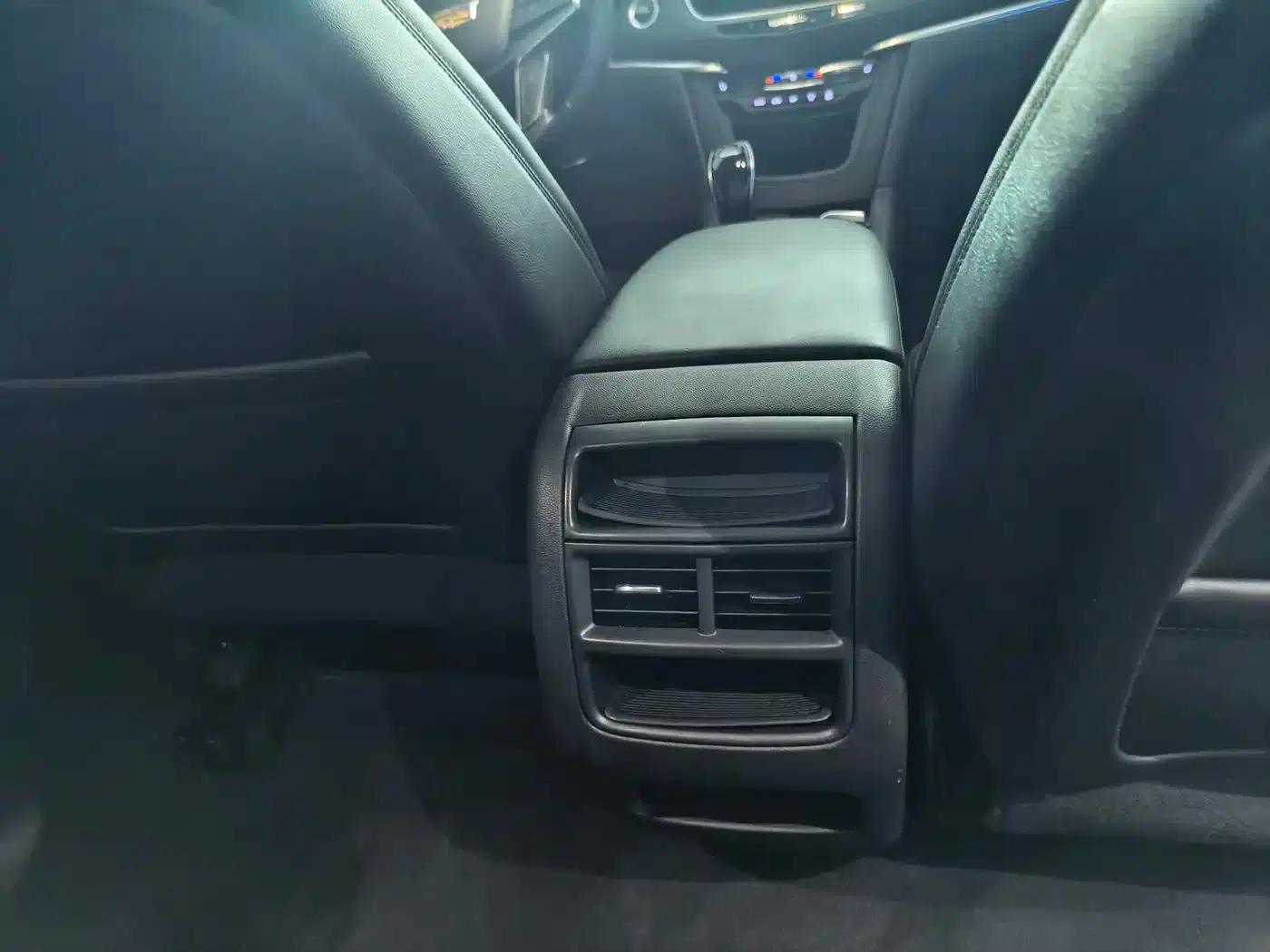 Cadillac XT5 2022 2.0T 2WD Luxury — миниатюра 10