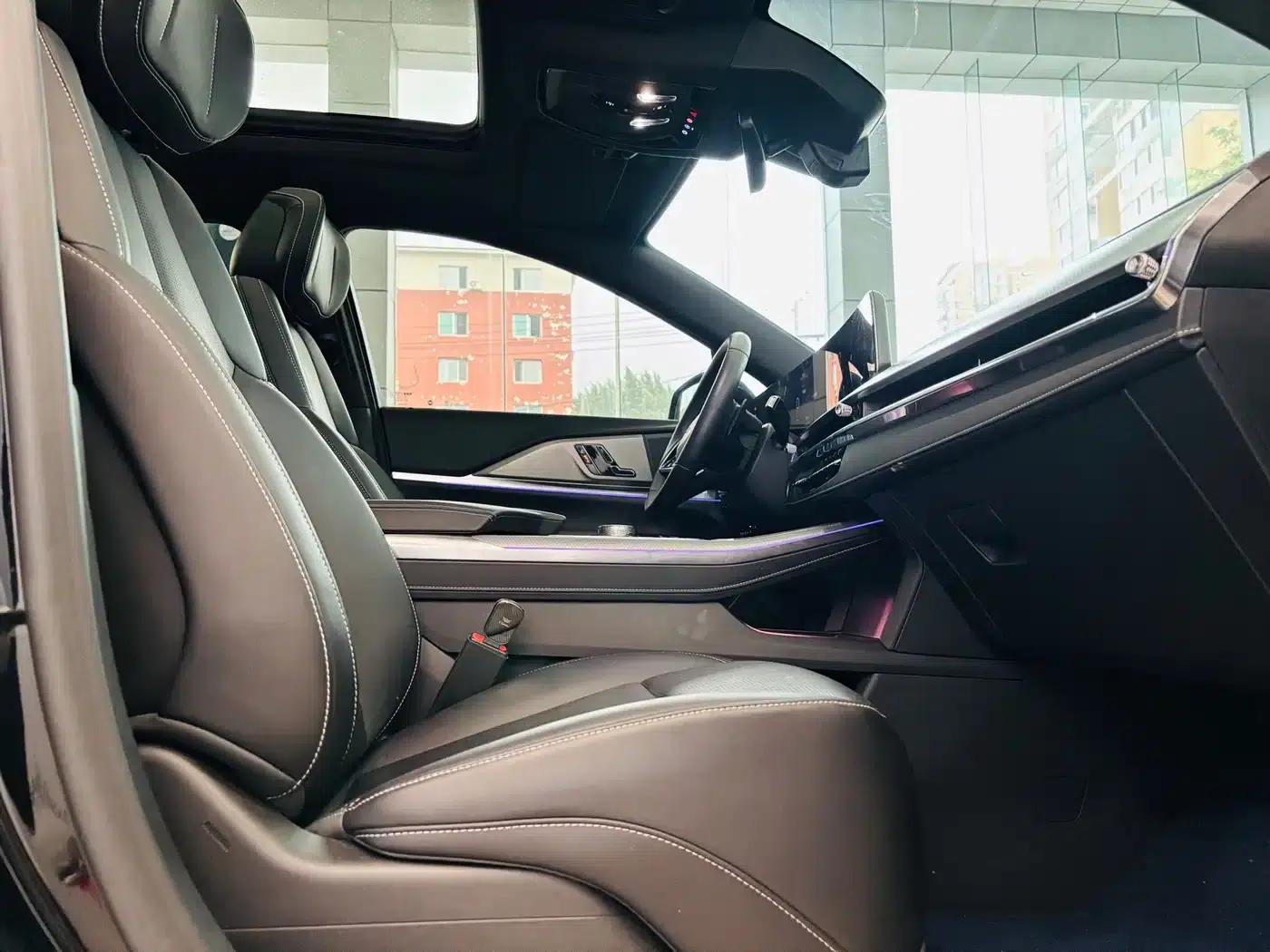 Cadillac XT5 2025 2.0T Luxury — миниатюра 15