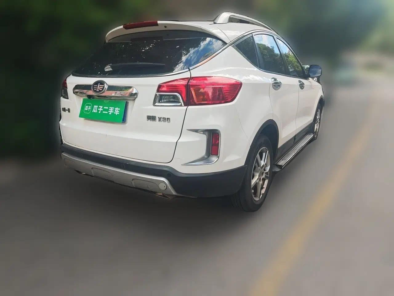 Bestune X80 2013 2.0L automatic luxury version — миниатюра 6
