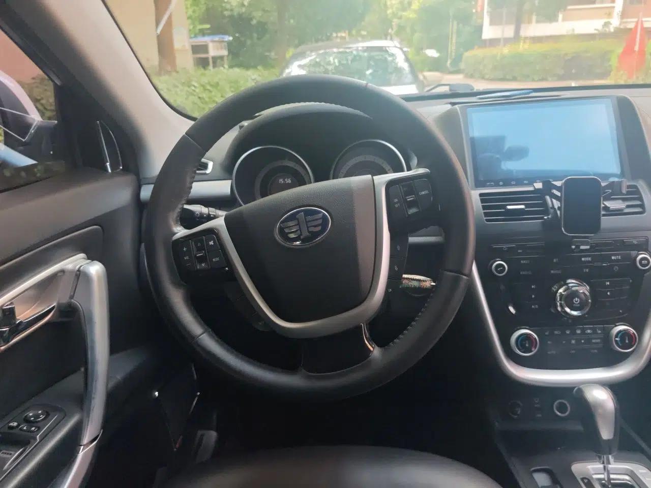 Bestune X80 2013 2.0L automatic luxury version — миниатюра 10