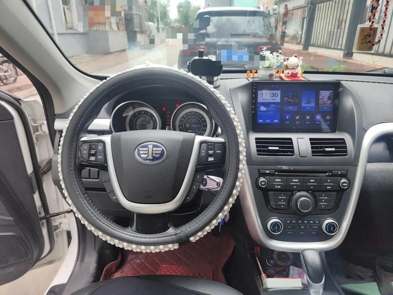 Bestune X80 2013 2.0L automatic luxury version — миниатюра 10