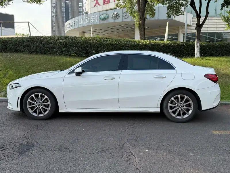 Mercedes-Benz A-Class 2020 Facelift A 200 L Sport Sedan Fashion Model — миниатюра 3