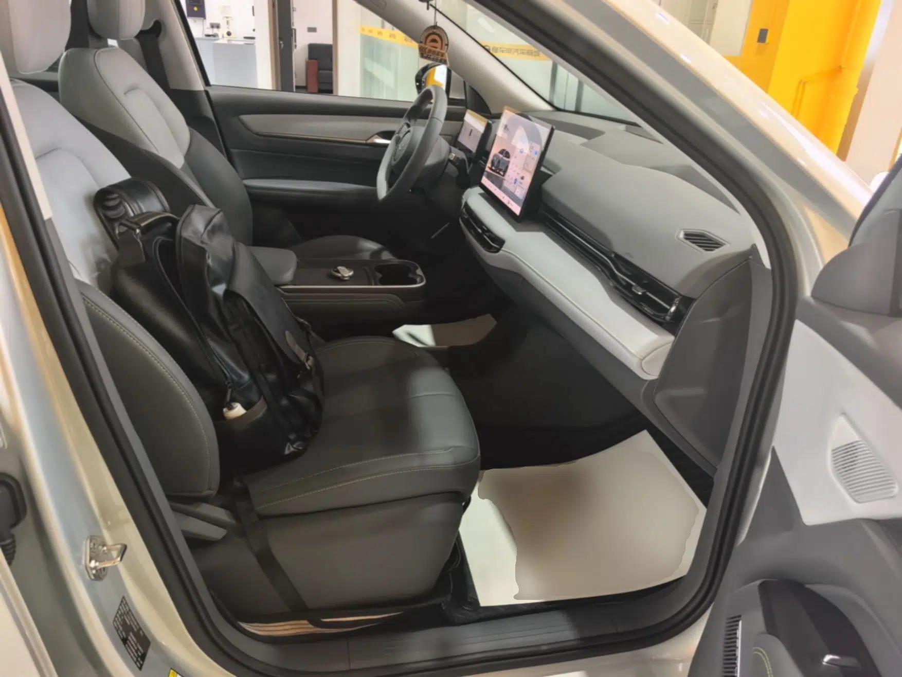 Bestune Yueyi 03 2025 565km Enjoy Edition — миниатюра 19
