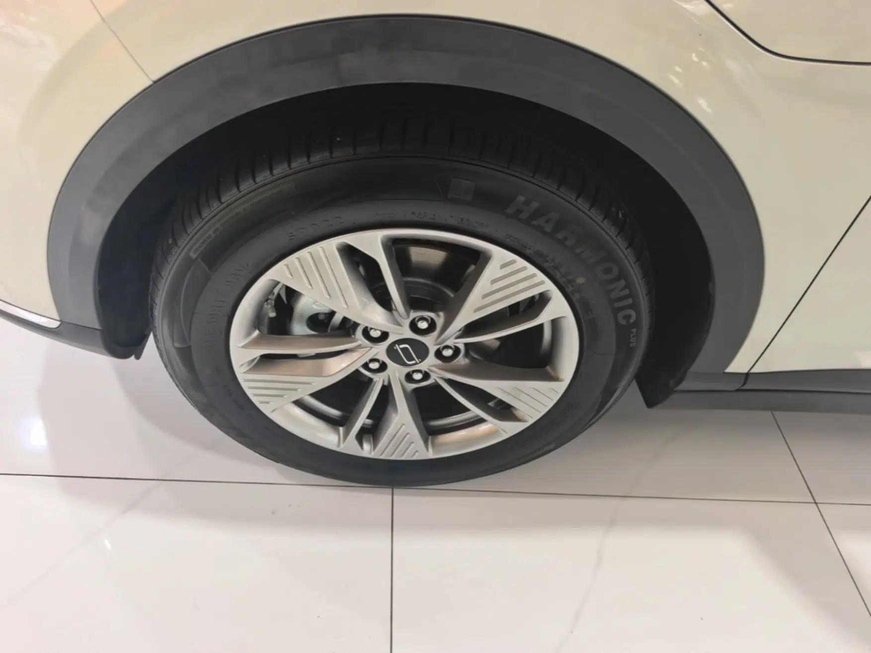 Bestune Yueyi 03 2025 565km Enjoy Edition — миниатюра 10