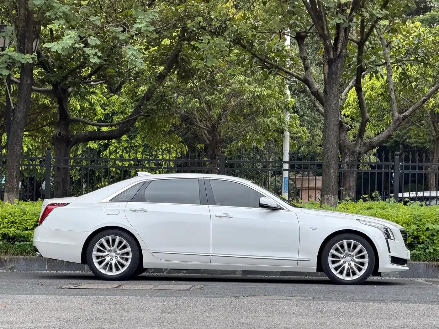 2017 Cadillac CT6 28T Premium — миниатюра 16