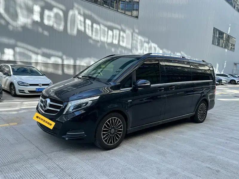 Mercedes-Benz V-Class 2018 V 260 L Premium Extended Edition (China V Emission Standard) — миниатюра 1