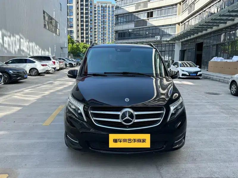 Mercedes-Benz V-Class 2018 V 260 L Premium Extended Edition (China V Emission Standard) — миниатюра 2