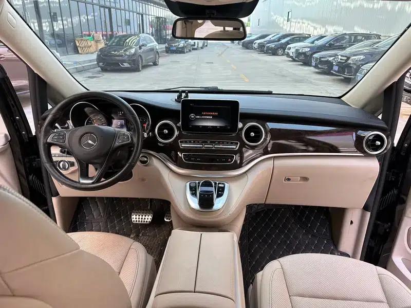 Mercedes-Benz V-Class 2018 V 260 L Premium Extended Edition (China V Emission Standard) — миниатюра 8