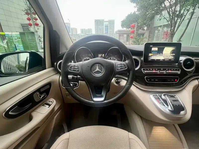Mercedes-Benz V-Class 2017 V 260 Navigator Edition — миниатюра 11
